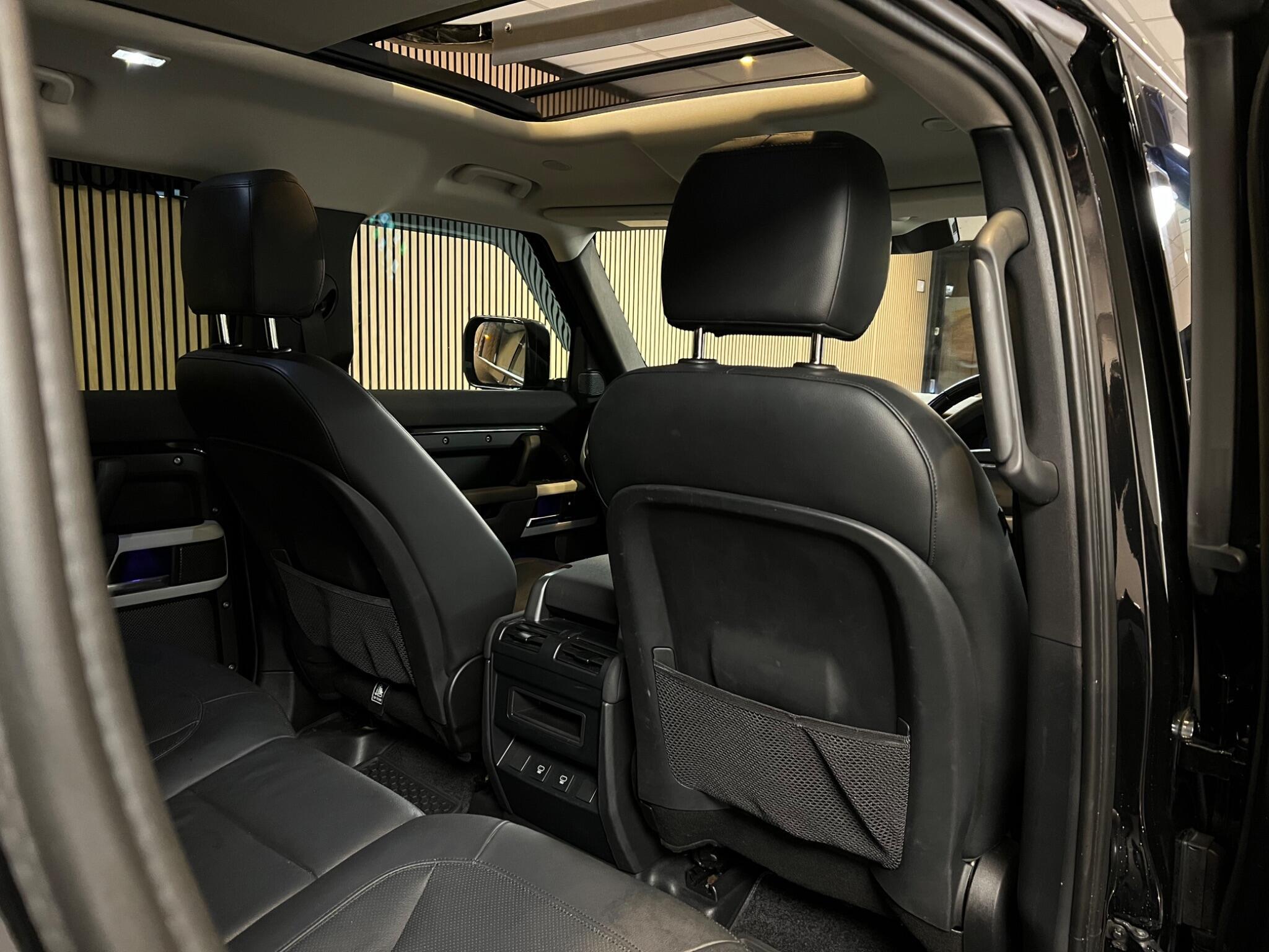 Land Rover Defender 110